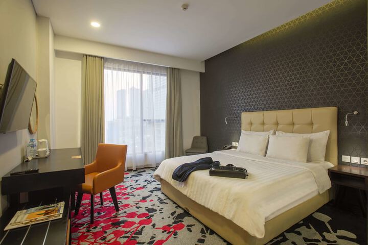 Room 10 of 32