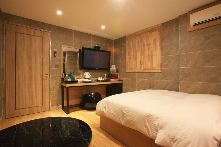 Room 76 of 127