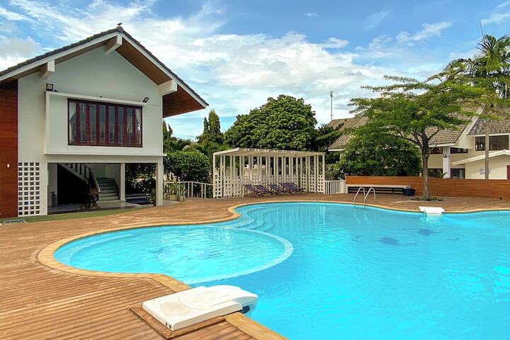 Bang Saphan Resort