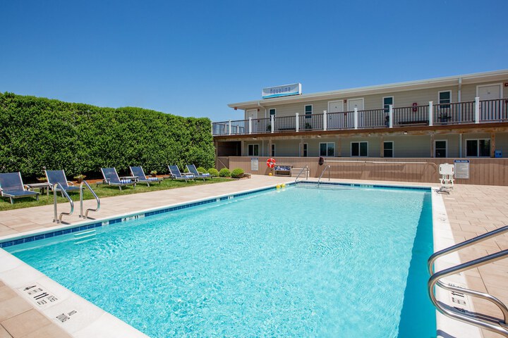 Pool 73 of 121