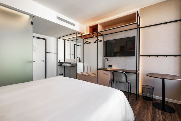 Room 8 of 59