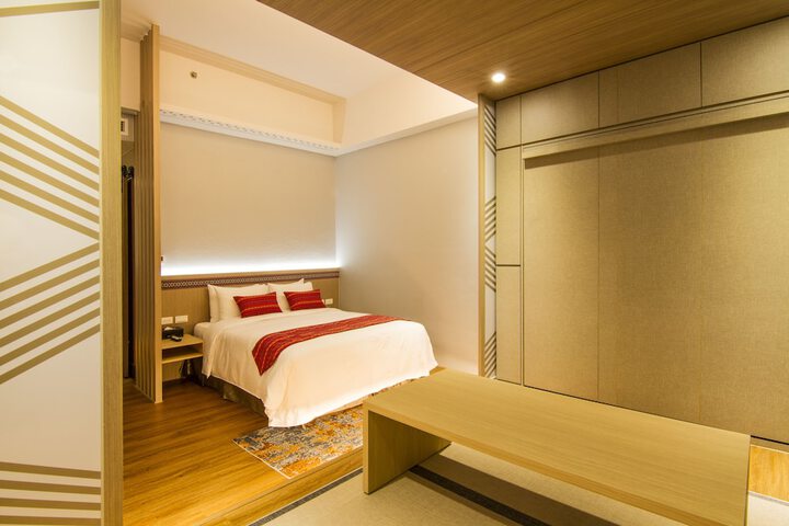 Room 6 of 56