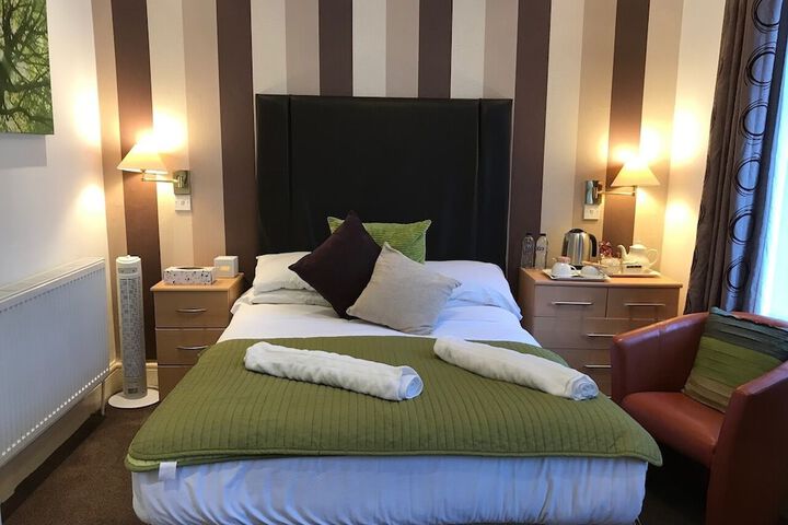Room 5 of 18