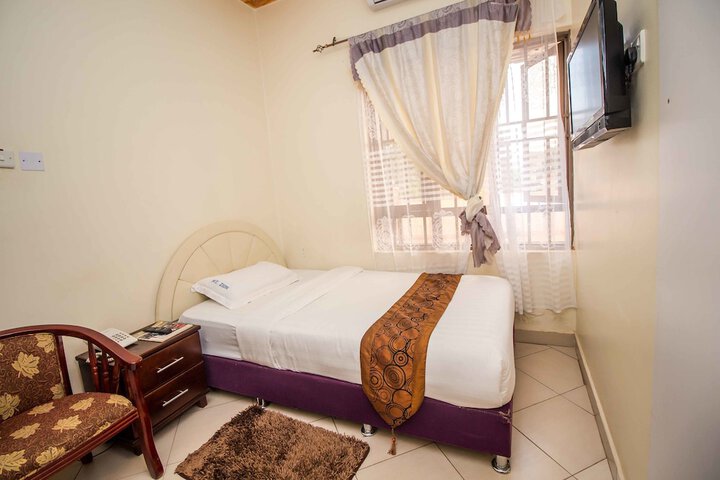 Room 10 of 29