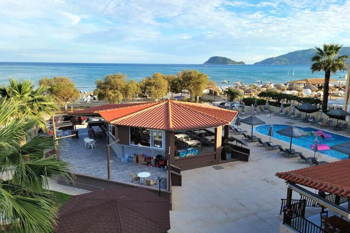 Jannos Beach hotel