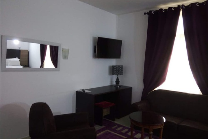 Room 6 of 13