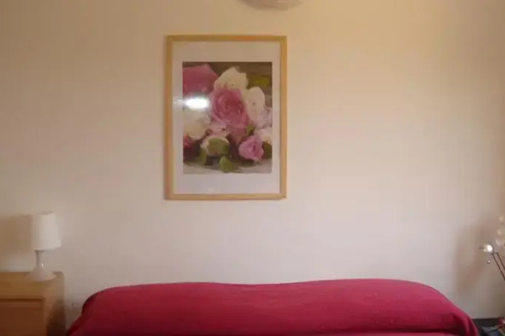 Room 2 of 10