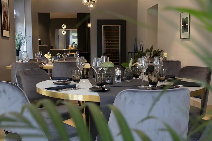 Dining 49 of 65
