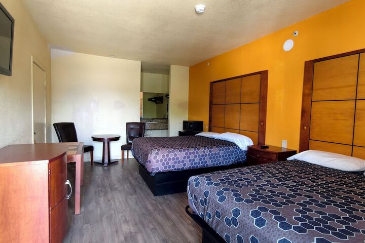 Room 8 of 19
