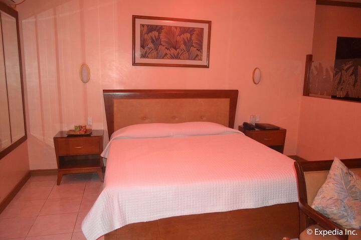 Room 16 of 102