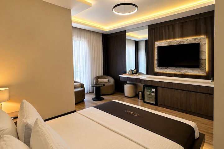 Room 35 of 76