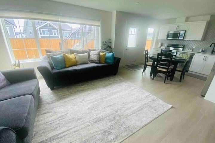 The Royal Bay Escape: Cozy 2 bedrooms garden suite