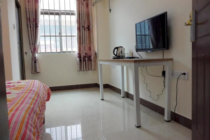 Room 3 of 10