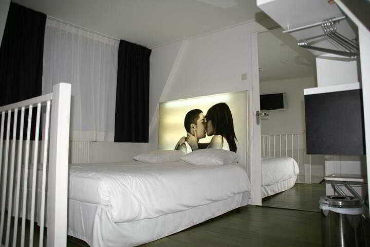 Room 15 of 28