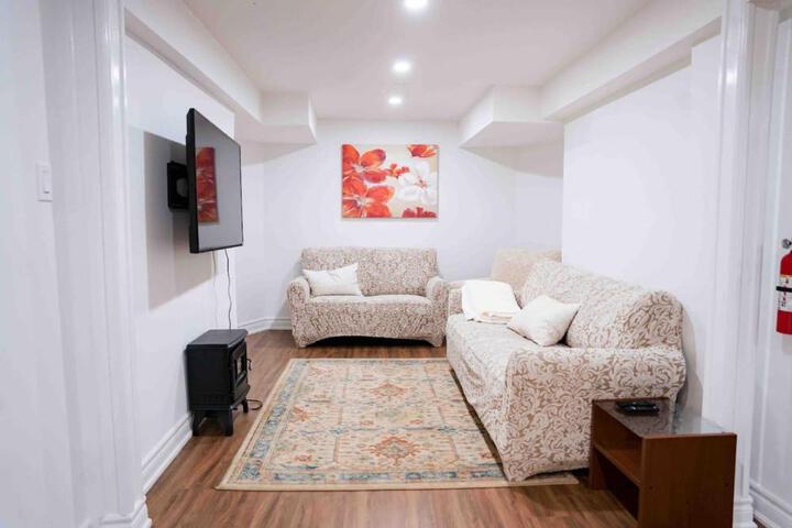 Adorable 3 Bedroom Apartment with Free Parking