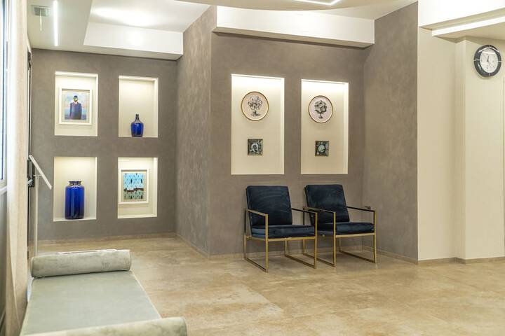 Entrance & Lobby