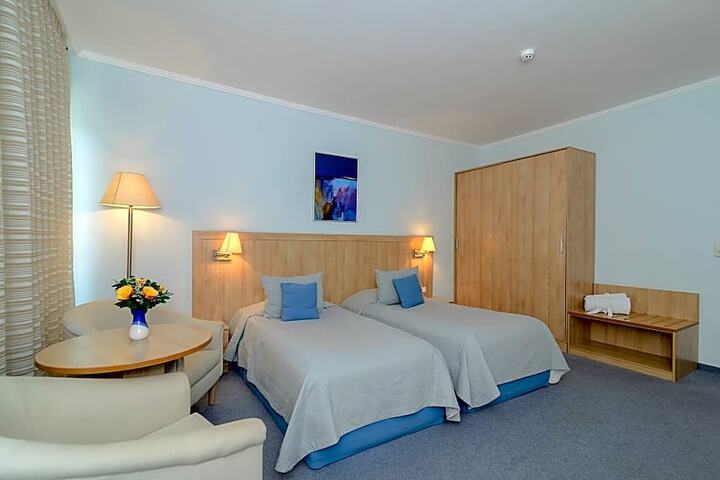 Room 27 of 78
