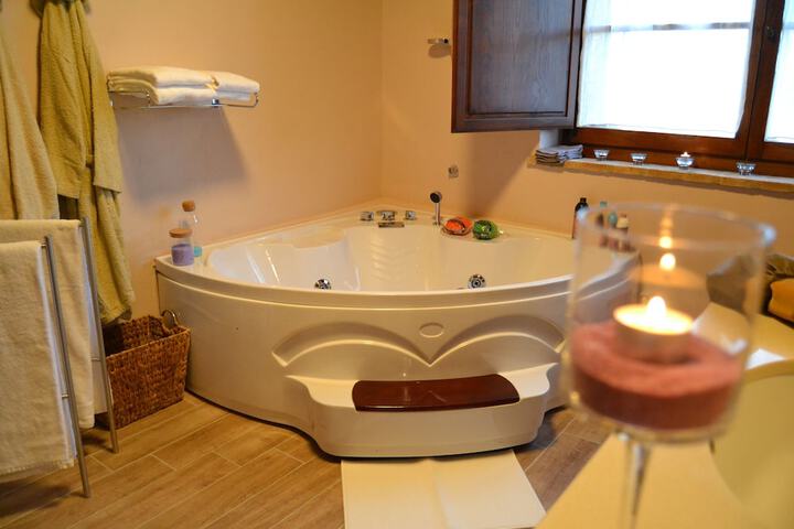 Hot Tub 90 of 130