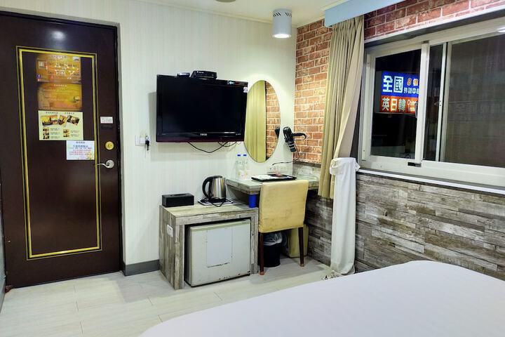 Room 8 of 32