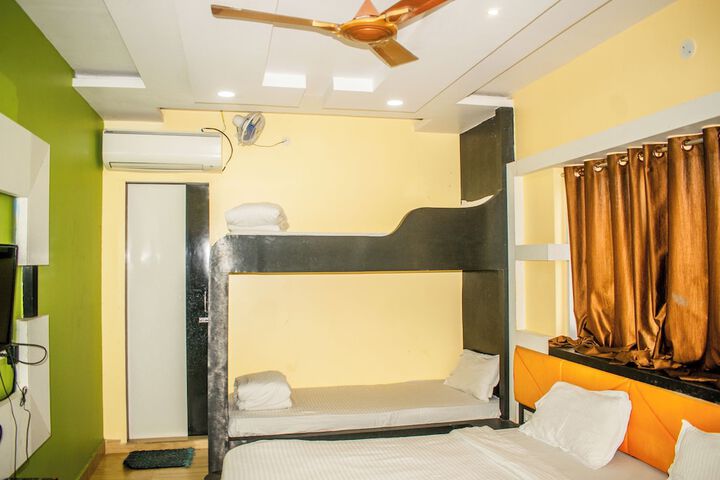 Room 4 of 40