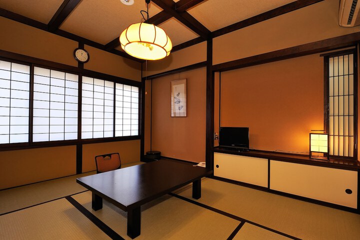 Room 11 of 107