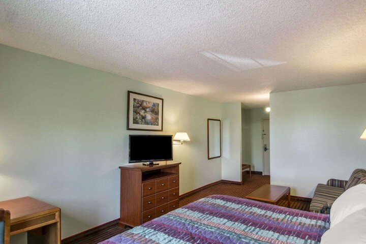 Room 4 of 24
