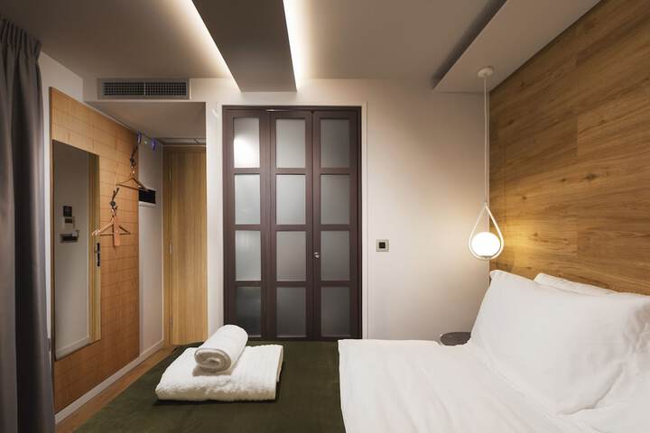 Room 8 of 66