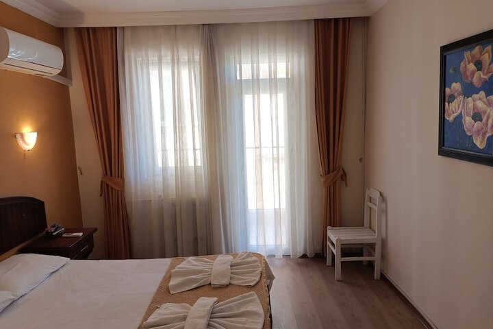 Room 8 of 19