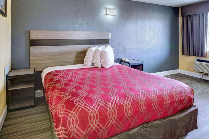 1 King Bed Accessible (7 of 14)