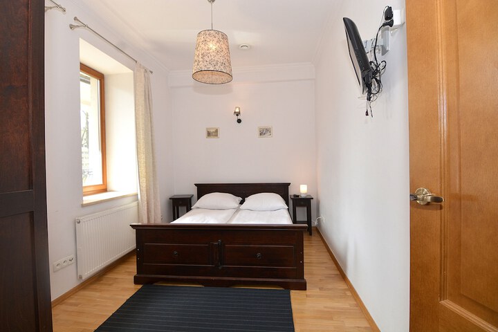 Room 13 of 165