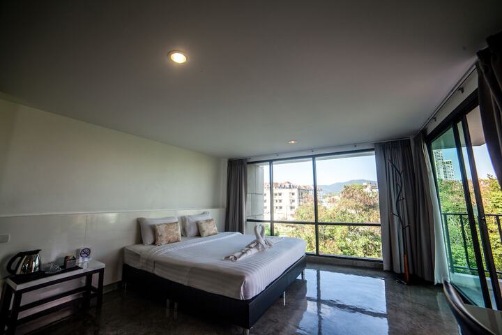 Room 4 of 39