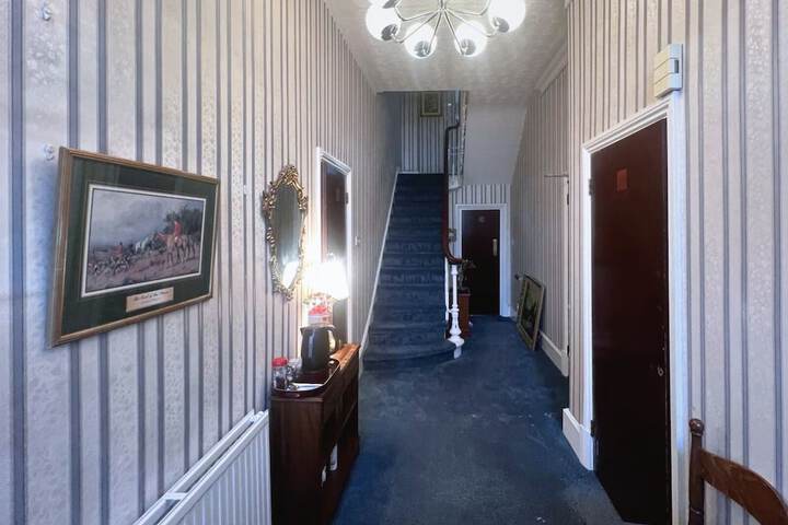Helens Hotel