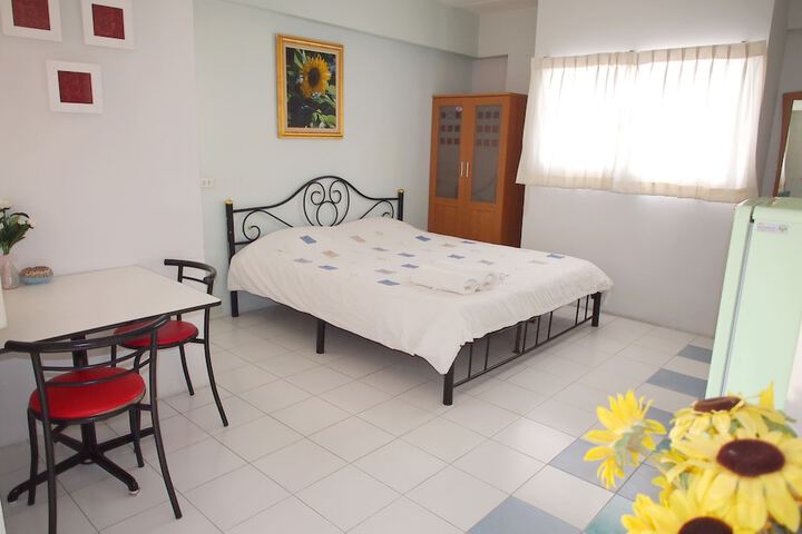 Room 6 of 38