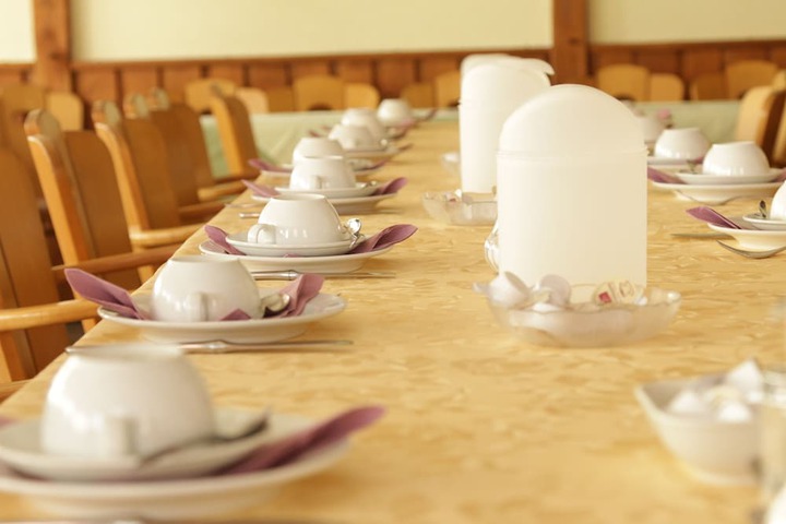 Dining 35 of 42