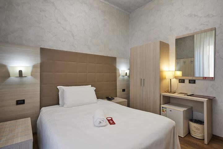 Room 8 of 59