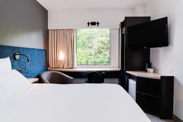 Room 6 of 49