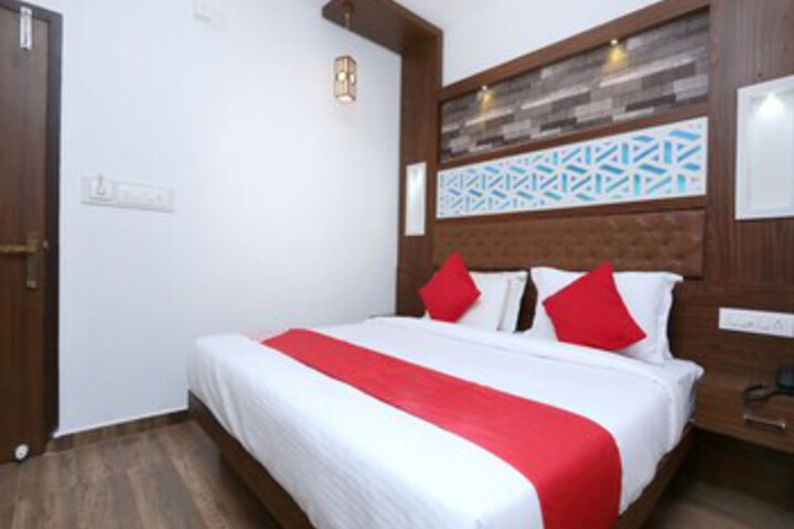 Room 11 of 25