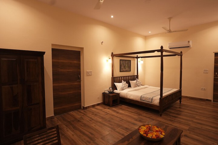 Room 8 of 11