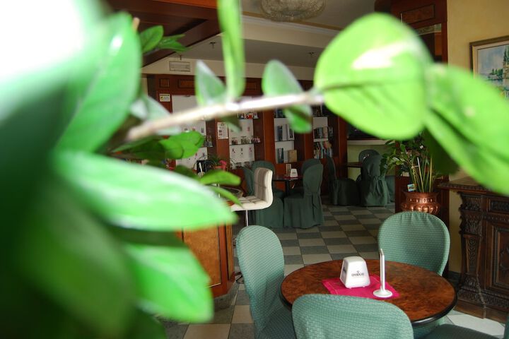 Lobby lounge