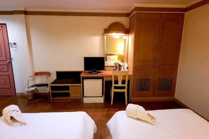 Room 11 of 20