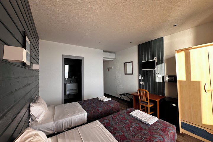 Room 8 of 36