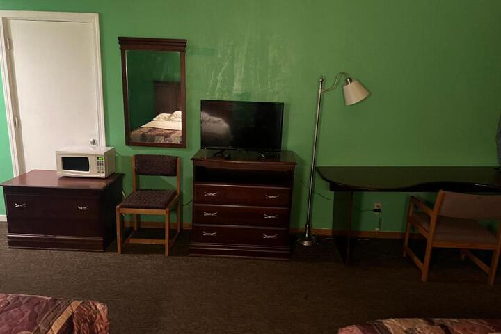 2 Queen Beds (10 of 13)