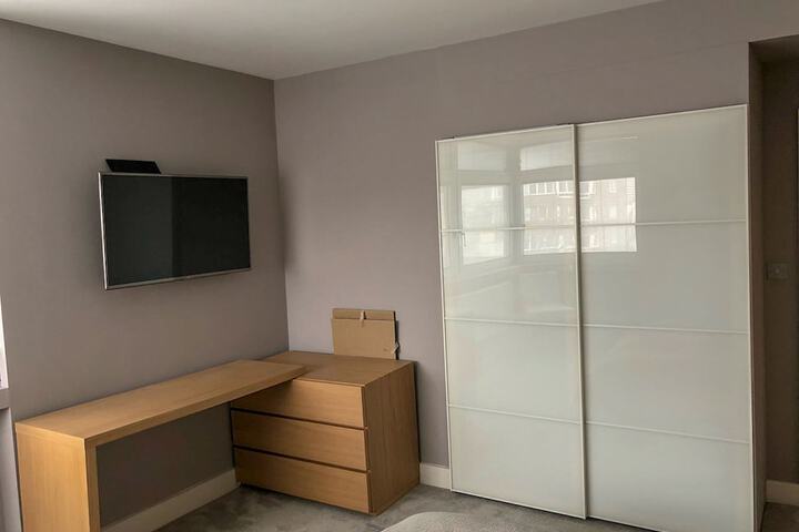 Room 4 of 4