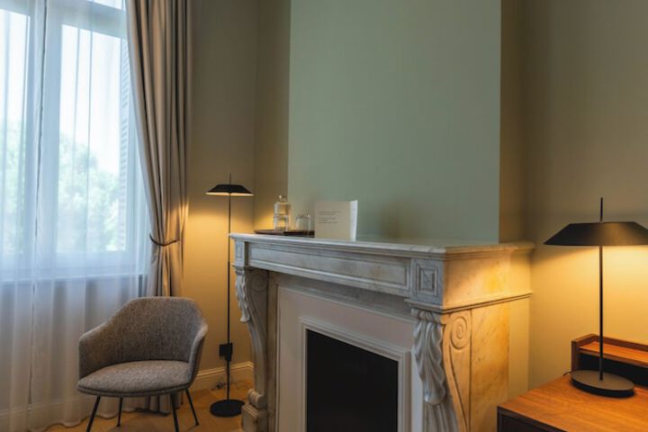 Room 4 of 49