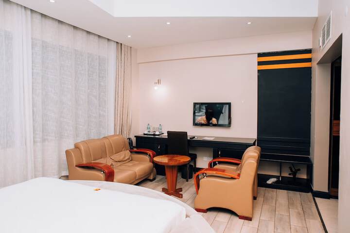 Room 6 of 27
