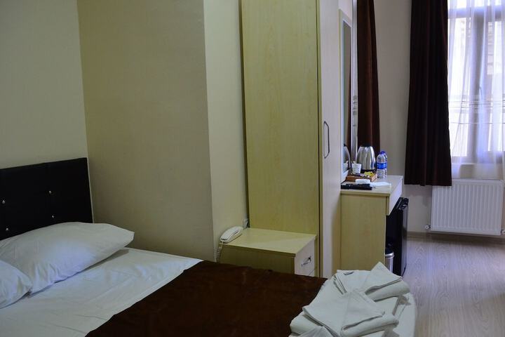 Room 12 of 30
