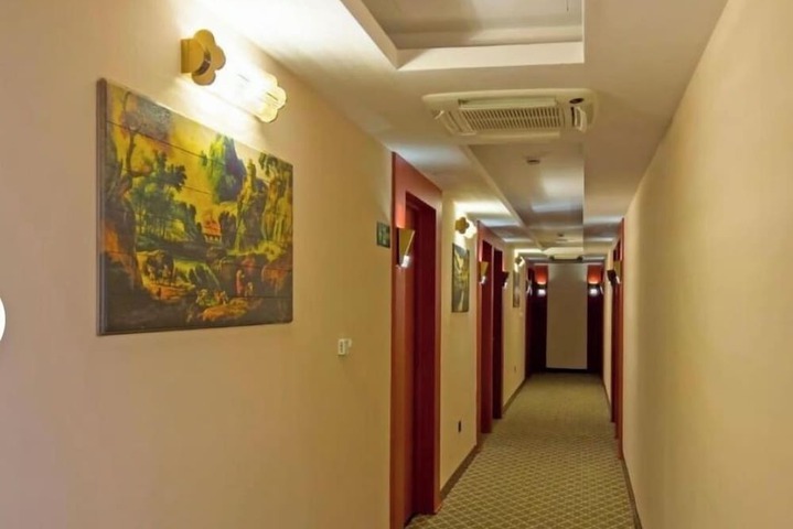 Room 3 of 8