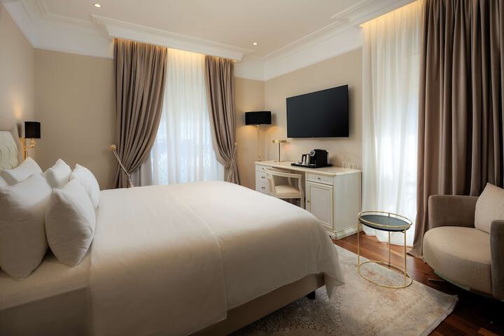 Room 9 of 85