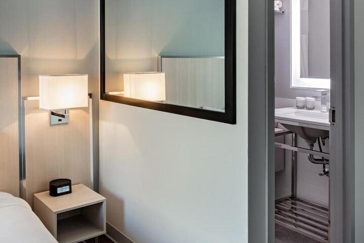 Room 10 of 28