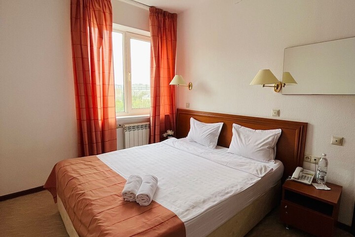 Room 15 of 106